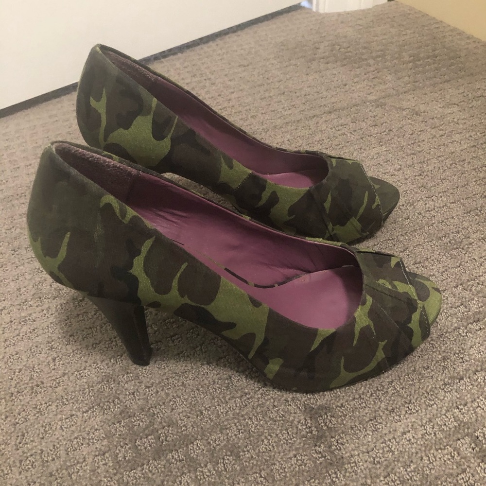 Madden girl camo heels
